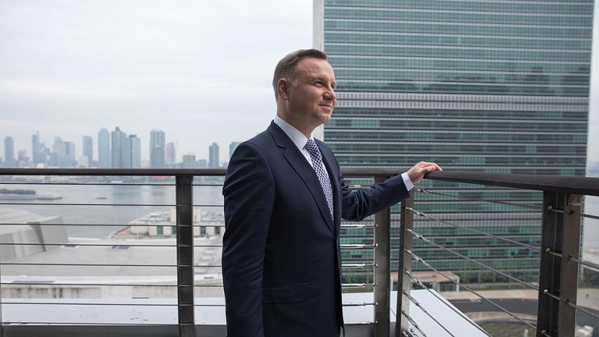 1024px-andrzej_duda_w_nowym_jorku