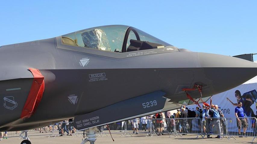 1024px-lockheed_martin_f-35a_lightning_ii_at_turku_airshow_2019