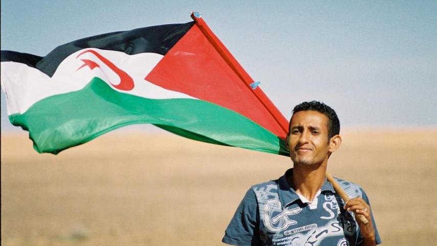 sahrawi_with_flag