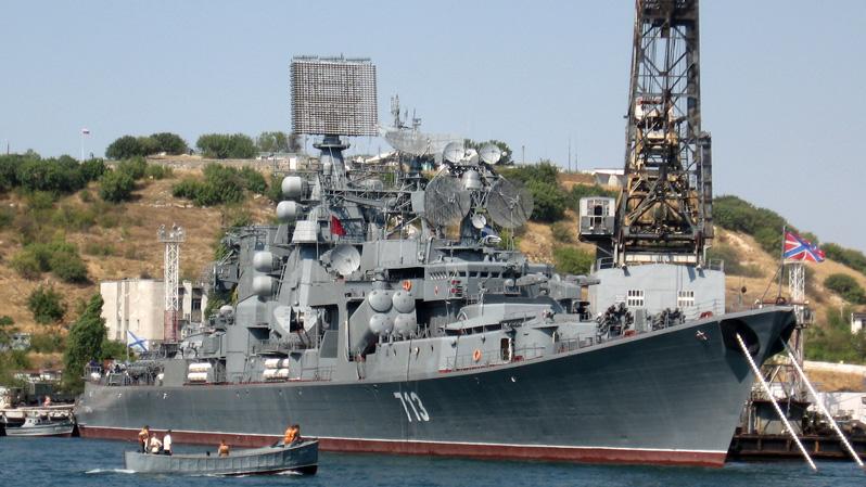 Russisch marineschip in zwarte zee