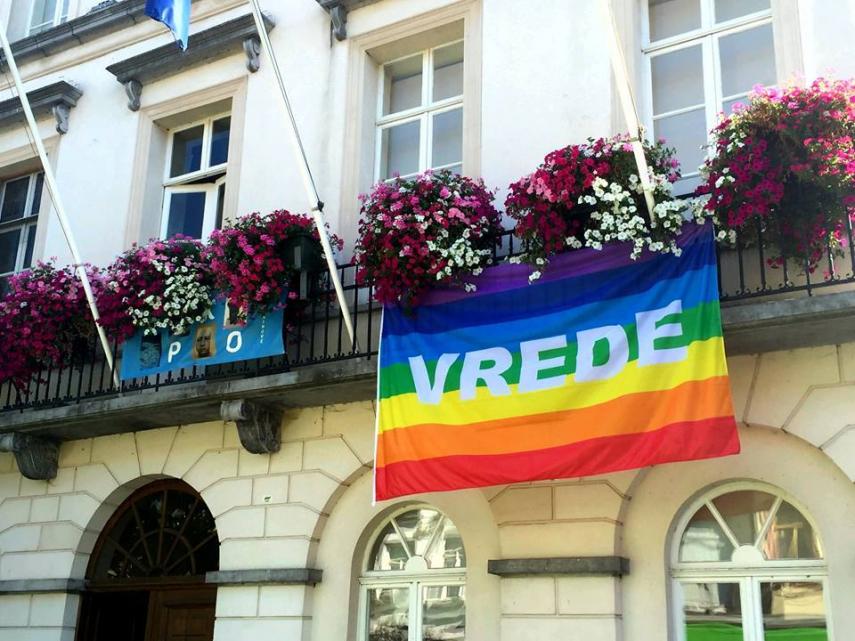 Hang de vredesvlag op de Internationale Dag van de Vrede!