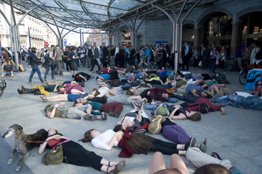 Val nu dood! Tweede Flashmob tegen militaire interventie in Libië