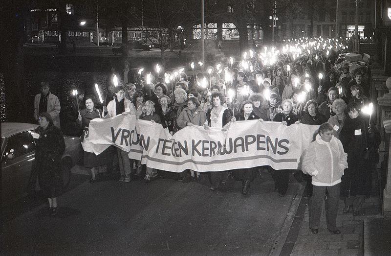 Vredesbeweging moet bewegen