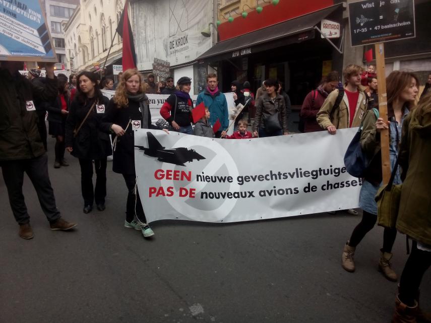 1 mei-optocht: geen nieuwe gevechtsvliegtuigen