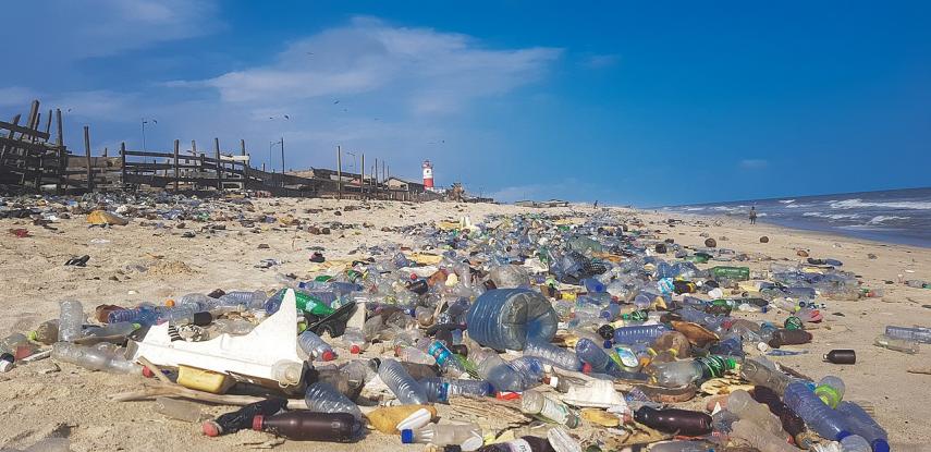 De mensheid verdrinkt in plastic