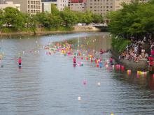 Herdenking met lampionnen in Hiroshima