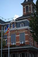 Hang de vredesvlag tegen de gevechtsvliegtuigen