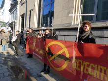 Vredesactivisten brengen onverwachts bezoek aan de ambtswoning van de premier