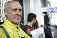 Activisten brengen bezoek aan hoofdkwartieren meerderheidspartijen.