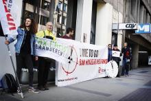 Activisten brengen bezoek aan hoofdkwartieren meerderheidspartijen.